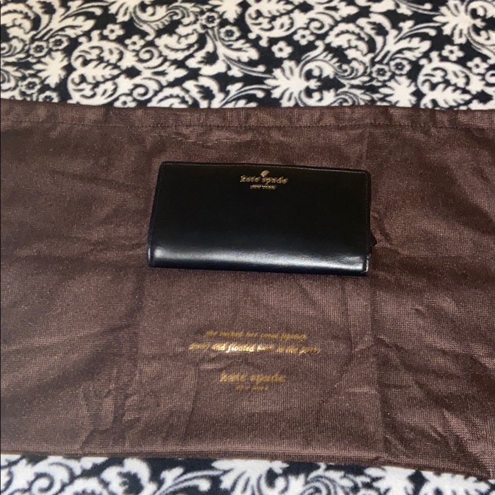 Kate spade ♠️ wallet - Picture 2 of 5